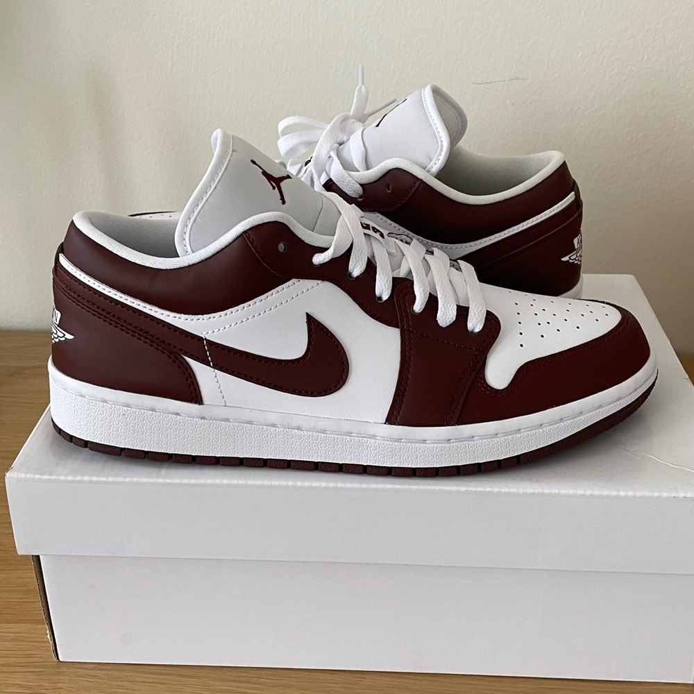 Jordan 1 LowTeam Red (Women’s) Size 9M/10.5W